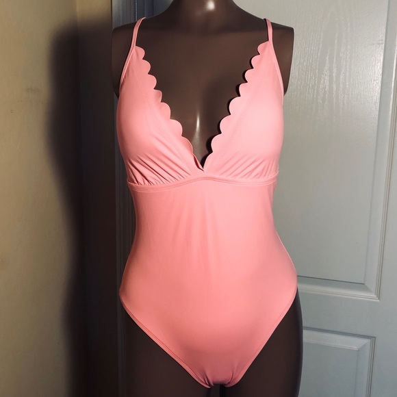 ❤️SOLD❤️La Blanca Petal Pusher Scalloped Swimsuit - Picture 1 of 2